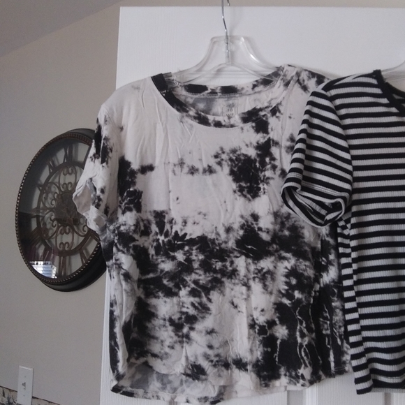 Lot of 2 Women's Tee Shirts - We To Me and Hot Kis - Picture 2 of 4